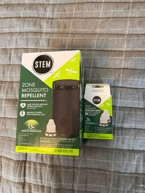 stem Zone Mosquito Repellent Kit in Green and Black